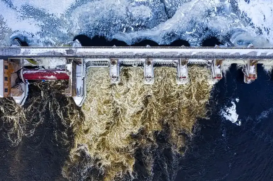Ice dam and frozen pipe water damage risk in Fairfax County Virginia during winter