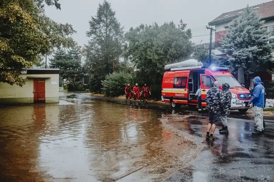 Emergency water damage response team managing flooding in Fairfax County Virginia